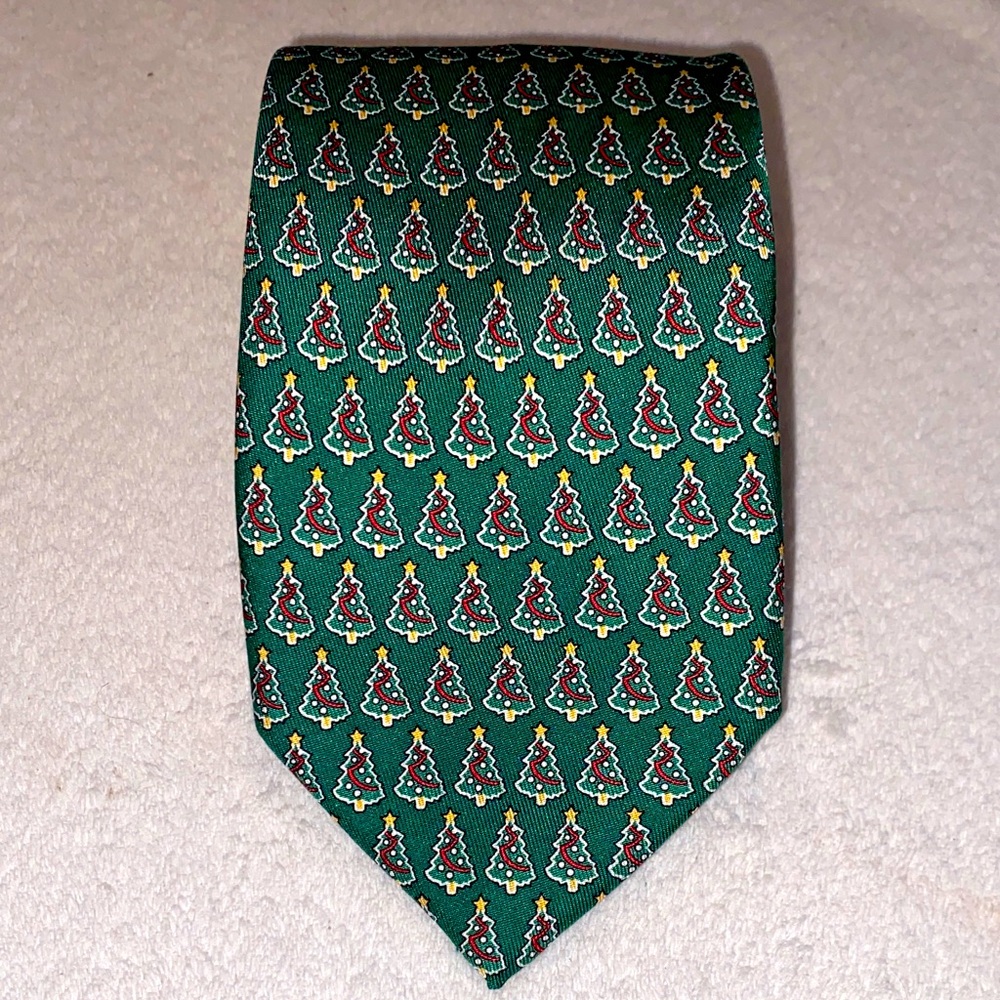 Vineyard Vines 100% silk Christmas holiday trees tie